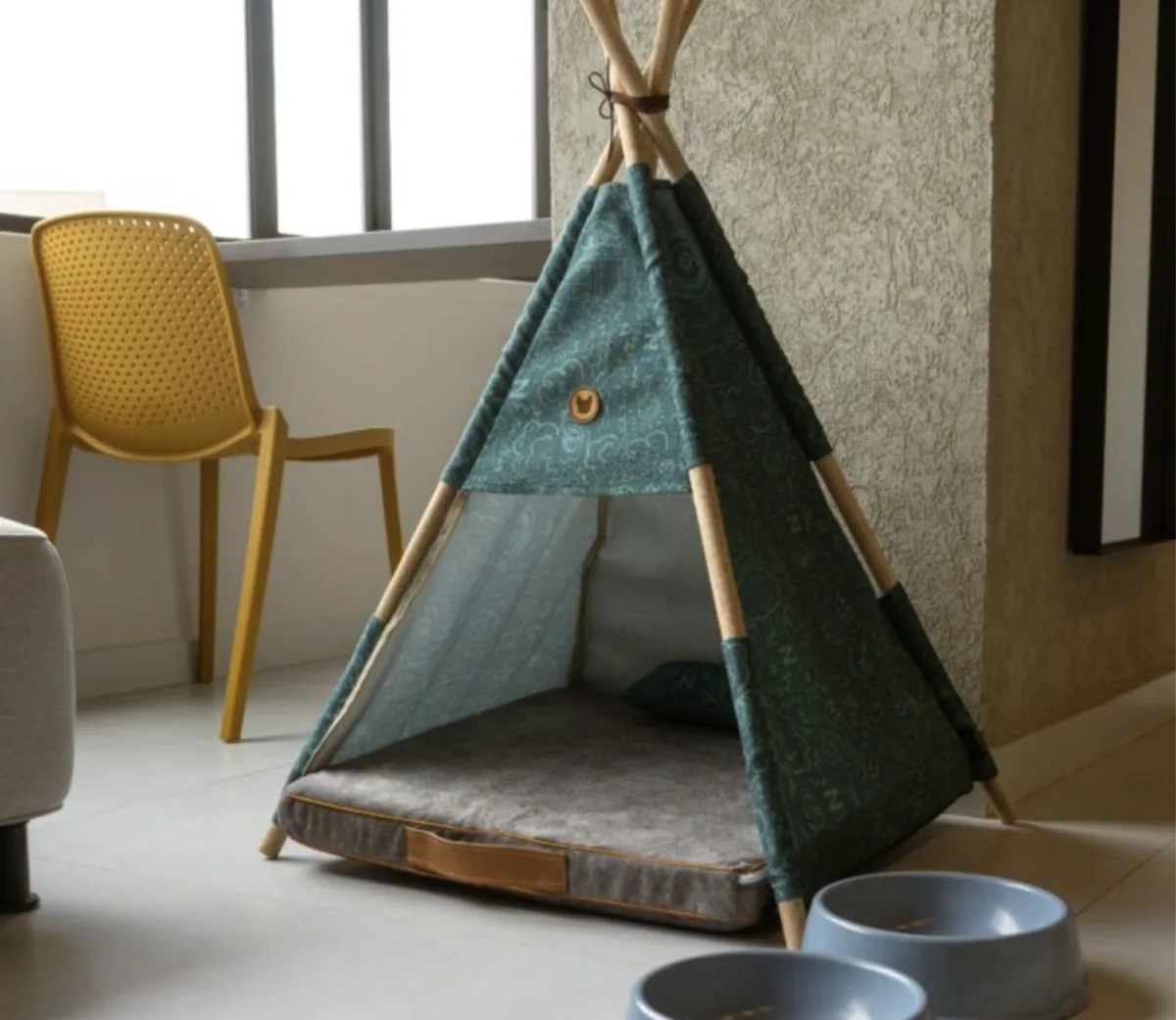 Caminha tipo tipi para pets em um quarto do Laureles Selection Suites, Laureles, Medellín