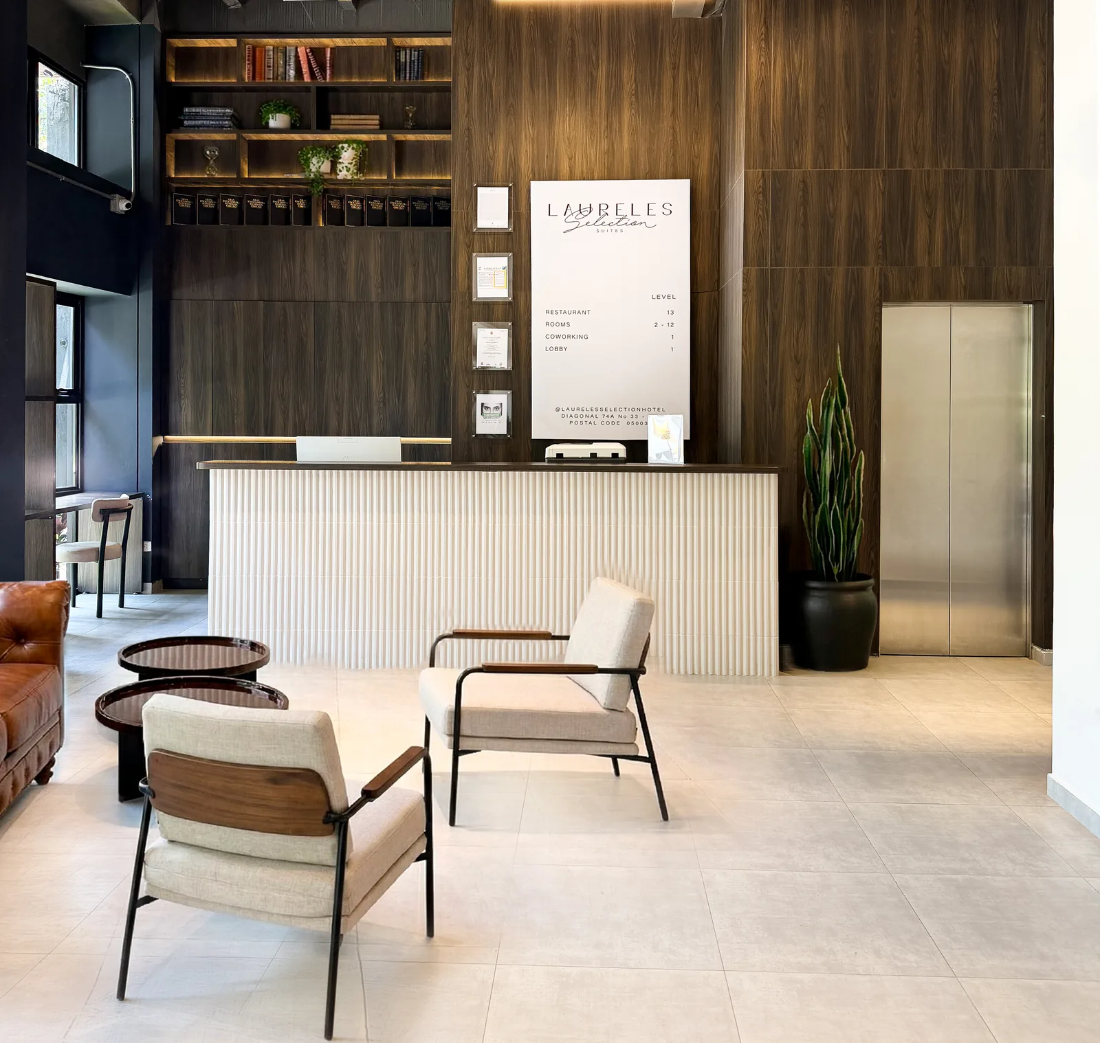 Recepção do Laureles Selection Suites com design elegante